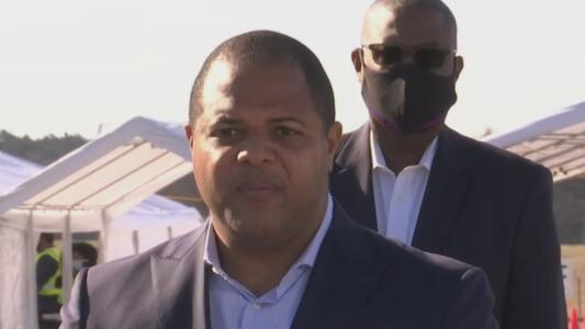 Alcalde de Dallas anuncia medida para uso obligatorio de mascarillas en edificios de la alcaldía